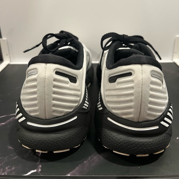 Brooks Adrenaline GTS Black White Women’s Running Shoes Size 7.5 - Picture 5 of 17